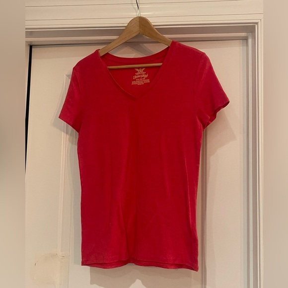 Faded Glory Tops - ⭐️Faded Glory Women's V-Neck Tee in Bright Red